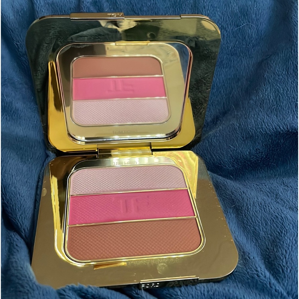 SOLD—TF Contouring Compact Afterglow #2
